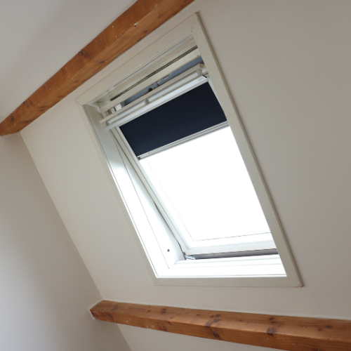 Equipement de fenêtre de toit Velux, store et accessoire