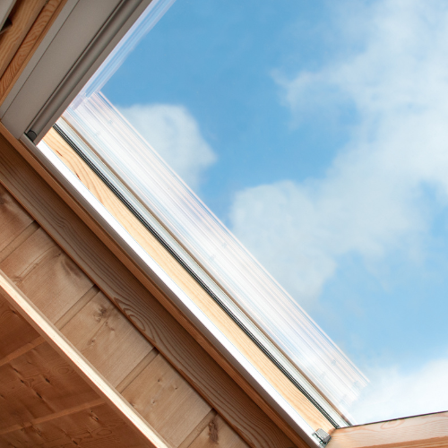 Pose de fenêtre de toit Velux